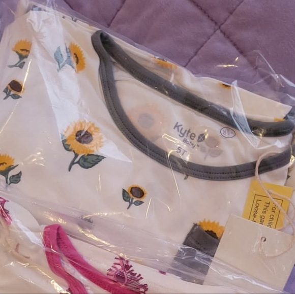 Price Firm_Short Sleeve with Pants Pajamas in Sunflower - Picture 3 of 3